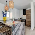 Apartment Penthouse Belisimo - Gerenoveerd Met Balkon & Zeezicht *