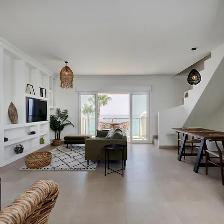 Penthouse Belisimo - Gerenoveerd Met Balkon & Zeezicht 에스테포나