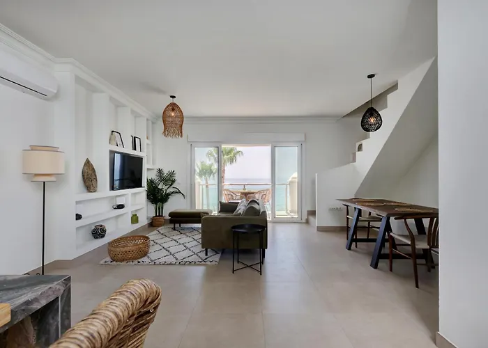 Penthouse Belisimo - Gerenoveerd Met Balkon & Zeezicht 에스테포나