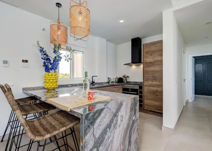 아파트 Penthouse Belisimo - Gerenoveerd Met Balkon & Zeezicht *