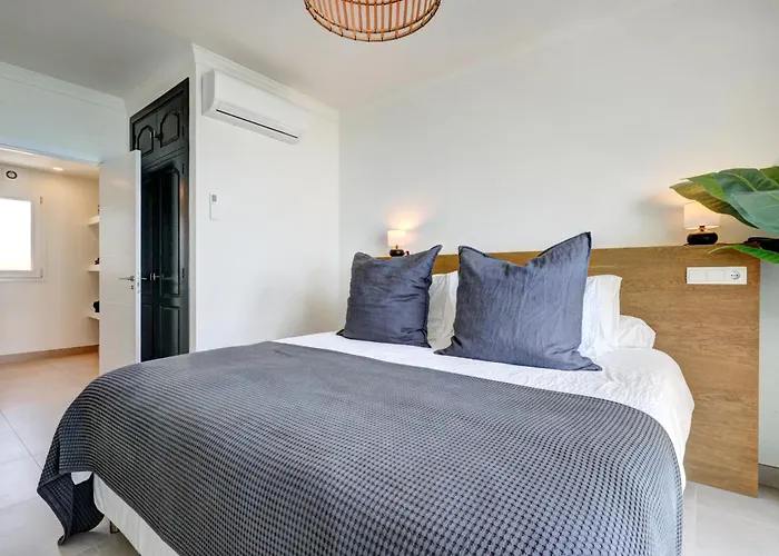 Penthouse Belisimo - Gerenoveerd Met Balkon & Zeezicht * 에스테포나